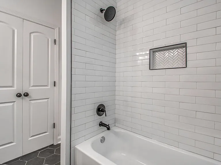 1825 Young Ave — Photo 33