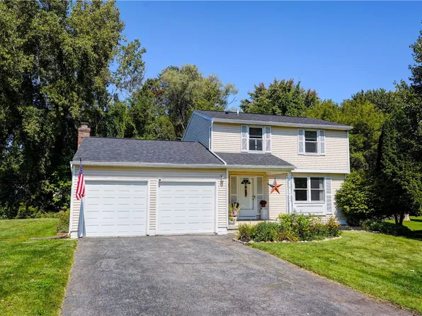 3288 Springbeauty Cres, Walworth, NY 14568