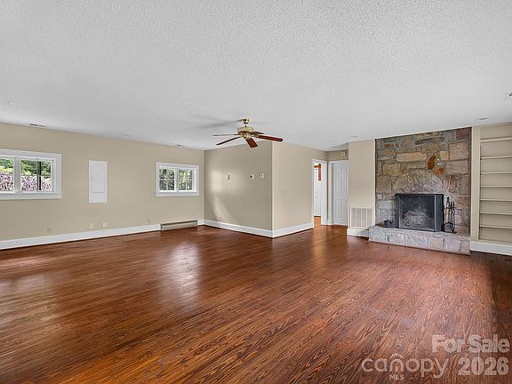 4th image of 1164 Garrett Rd