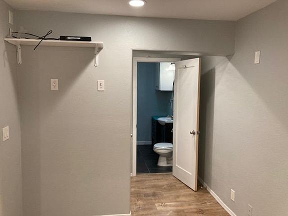 4th image of 963 Thomas Ave
