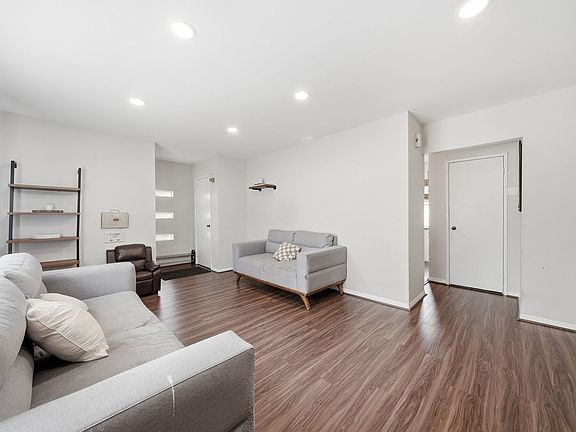 4th image of 3749 W 78th Pl