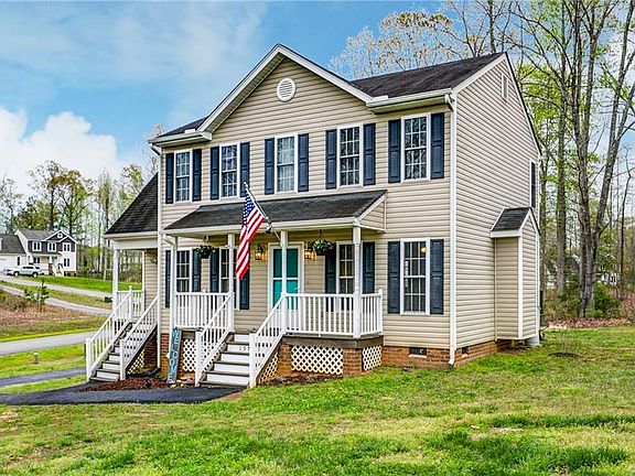 3rd image of 15700 Chantry Dr