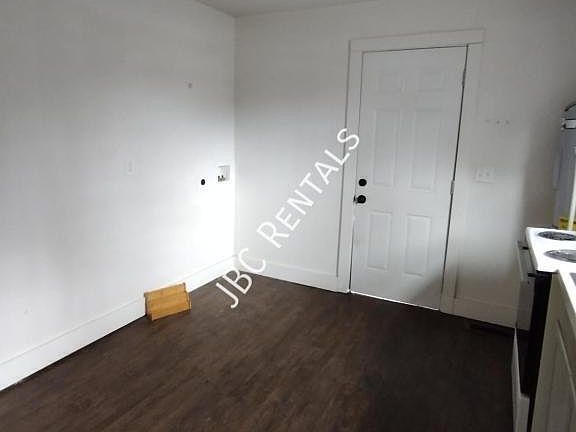3rd image of 10929 Doyle Blvd
