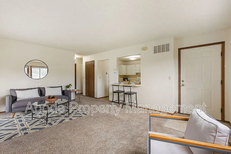 2 bed, 1.0 bath, 889 sqft, $1,550 — Photo 4