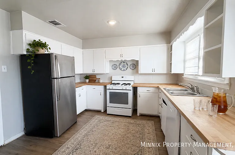 2015 38th St — Photo 1