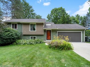1377 Ruby Ave, Rochester Hills, MI 48309