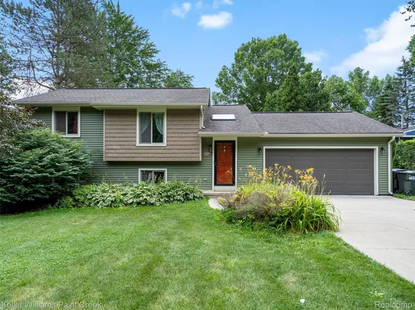 1377 Ruby Ave, Rochester Hills, MI 48309
