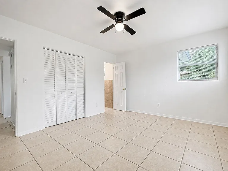 921 Marion St — Photo 12