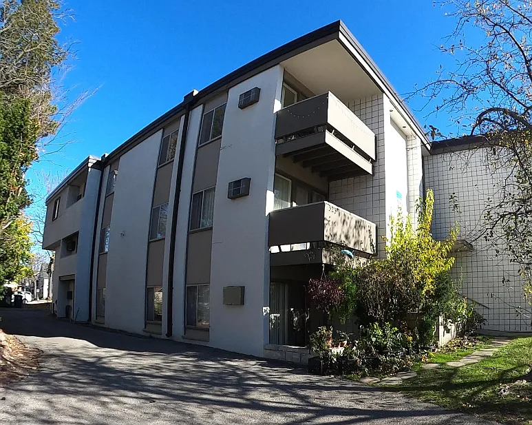 323 Packard — Photo 2