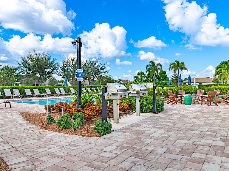 471 SE Vallarta Dr — Photo 39