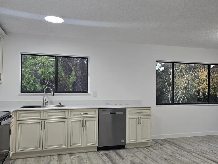 1418 Paley Cir SE — Photo 4