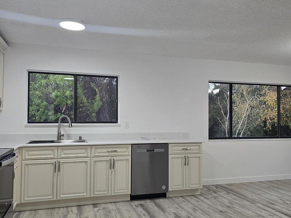 1st image of 1418 Paley Cir SE #1418