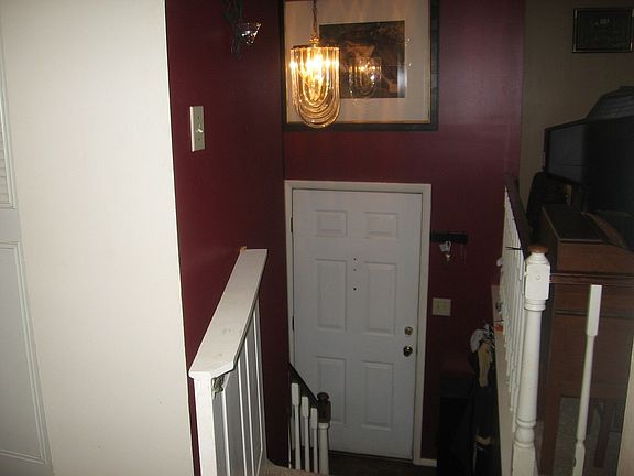 entryway w/built in safety gate at top of stairs