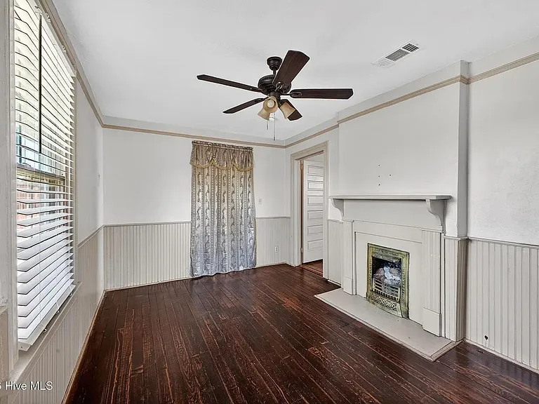 1102 Phillips St — Photo 14