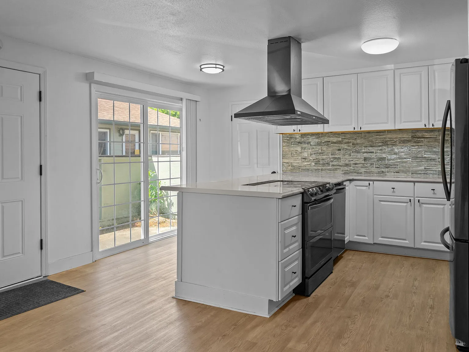 2 bed, 840 sqft, $1,695 — Photo 4