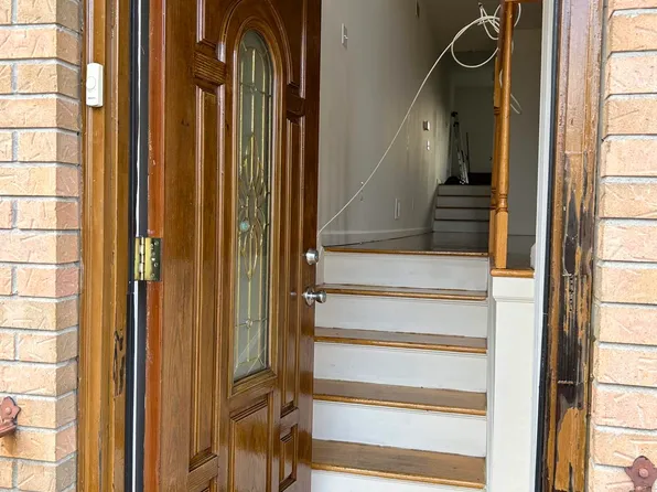 364 Sand Ln, Staten Island, NY 10305