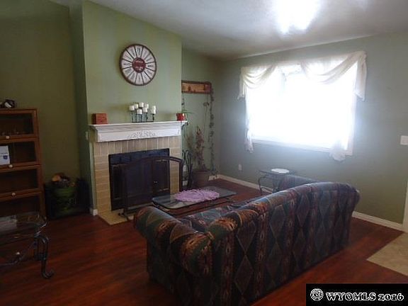 3rd image of 1716 Overland Dr