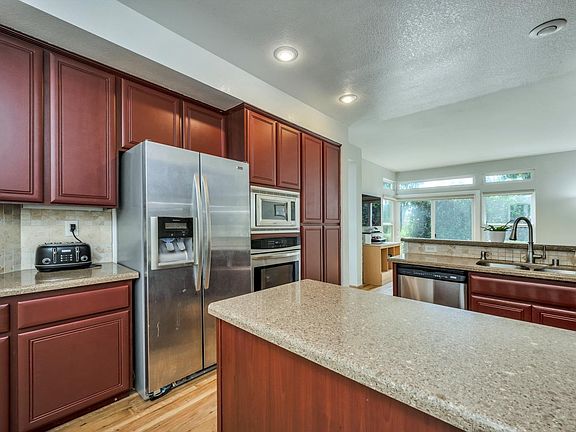 3rd image of 47 Princeville Court