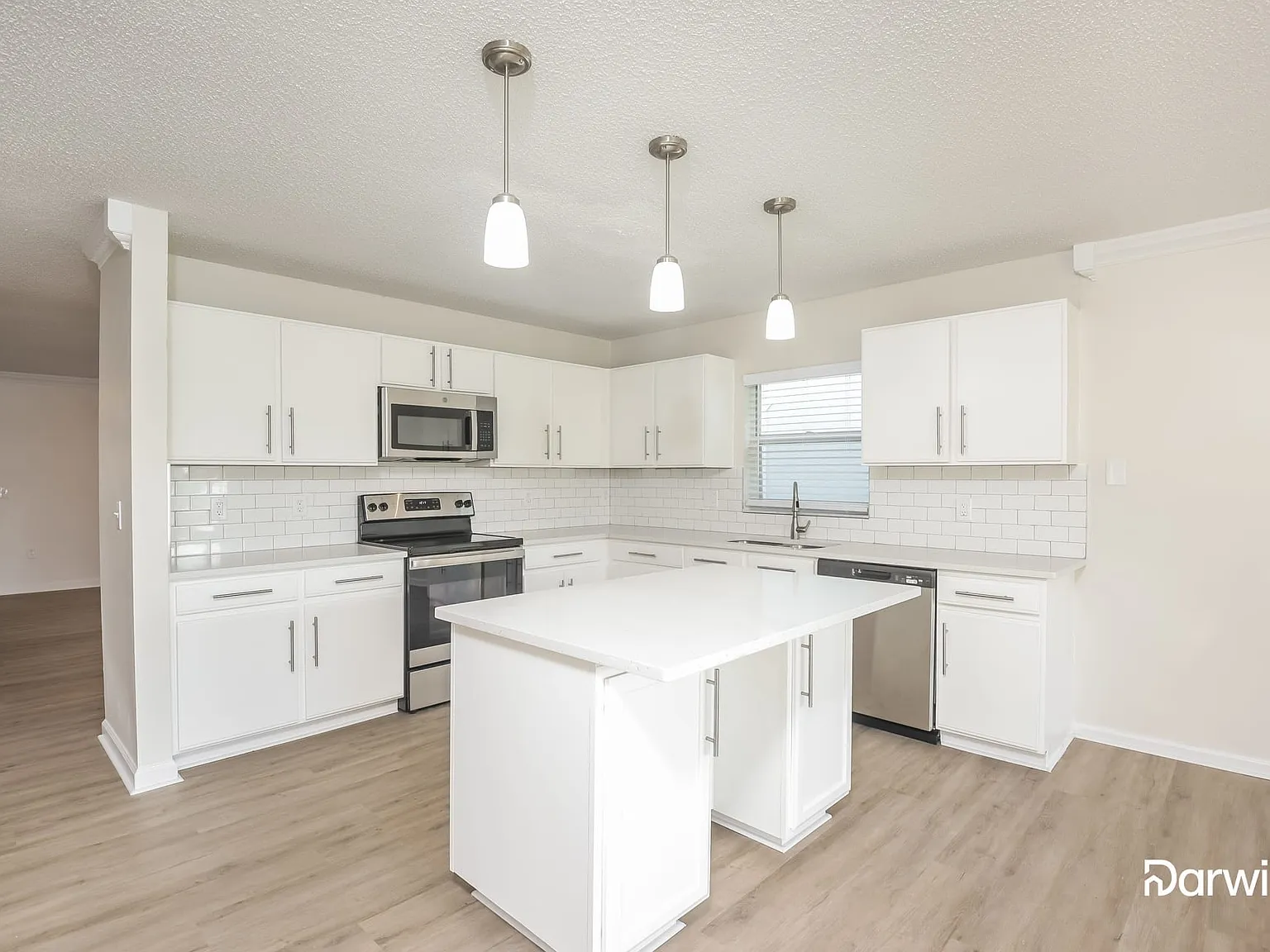 4 bed, 2.0 bath, 1934 sqft, $2,475 — Photo 3