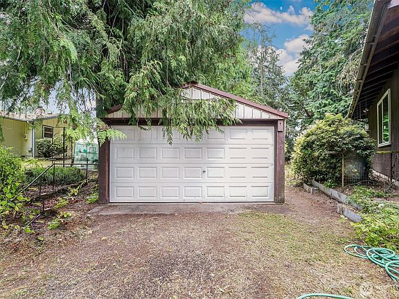 3rd image of 1497 Ridge Drive
