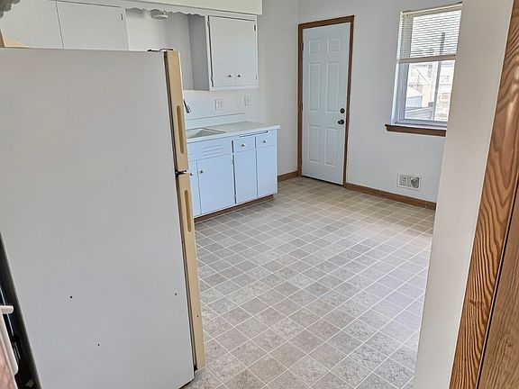 3rd image of 2424 W Howard Ave APT 1