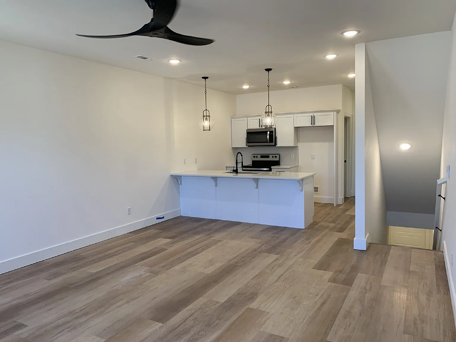 3 bed, 2.5 bath, 1900 sqft, $1,895 — Photo 4