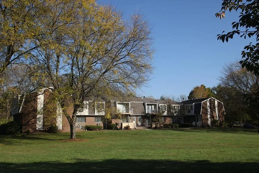 Carlton Village — Photo 2