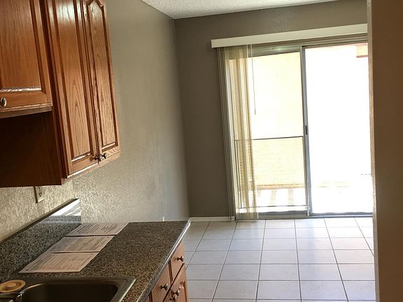 4th image of 4601 Oceanside Dr APT B