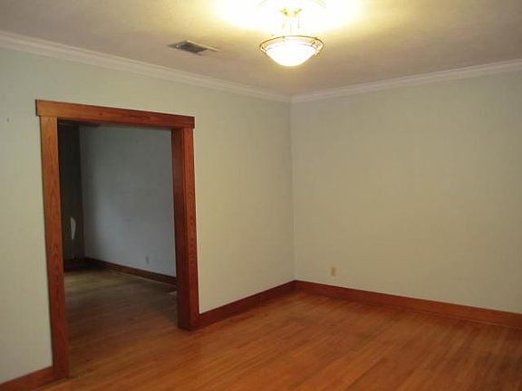 3rd image of 127 8th Ave