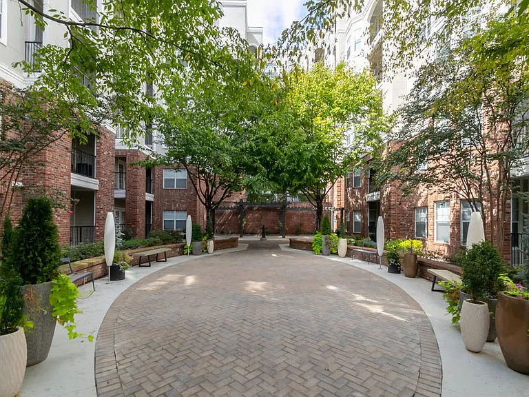 Crest at Midtown — Photo 16