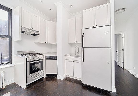 5th image of 156 Sullivan St APT 20