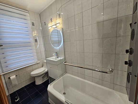 4th image of 30-33 38th St #1ONE