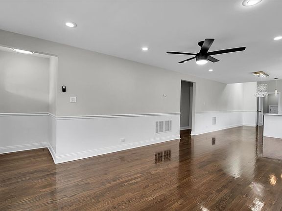 4th image of 12917 S Green St