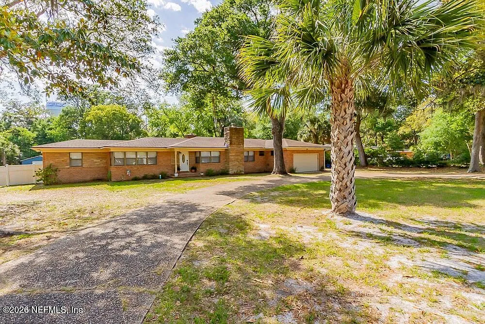 4 bed, 2.0 bath, 2284 sqft, $3,900 — Photo 4