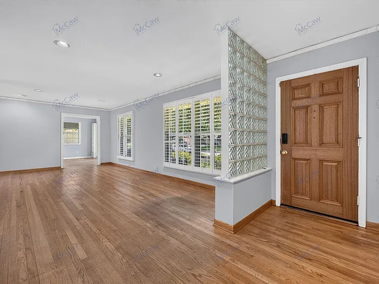 3550 Ainsworth Dr — Photo 3