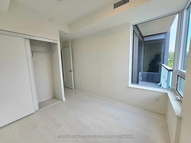 415 Main St W #401 — Photo 5