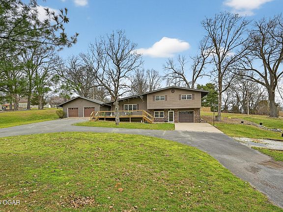 3rd image of 1302 Marion Dr