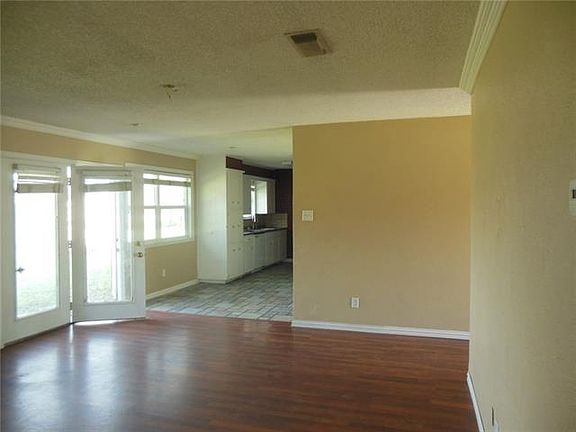 3rd image of 413 Lynnewood Ave