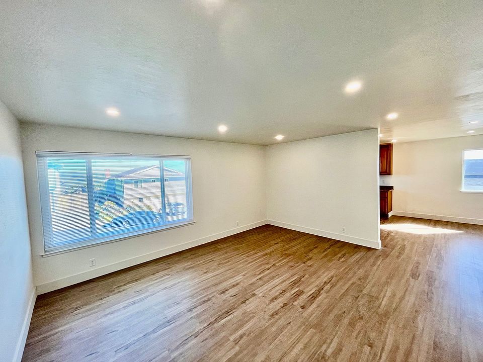 1st image of 3241 Geoffrey Dr