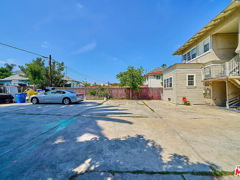 1347 Valencia St — Photo 34