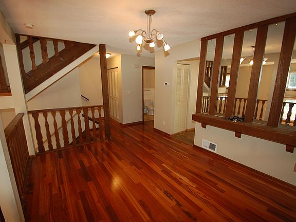 Large Dining area or 2nd living room