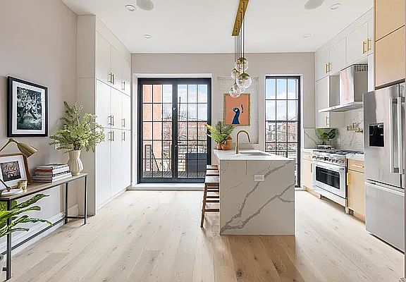 3rd image of 852 Hancock St