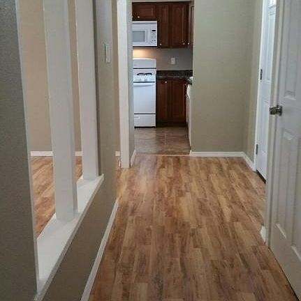 510 Ivory RD SE-Foyer