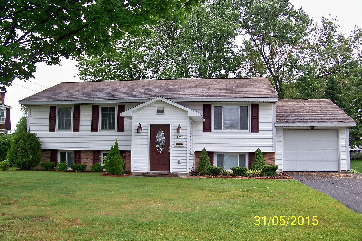 1766 N George St photo 1