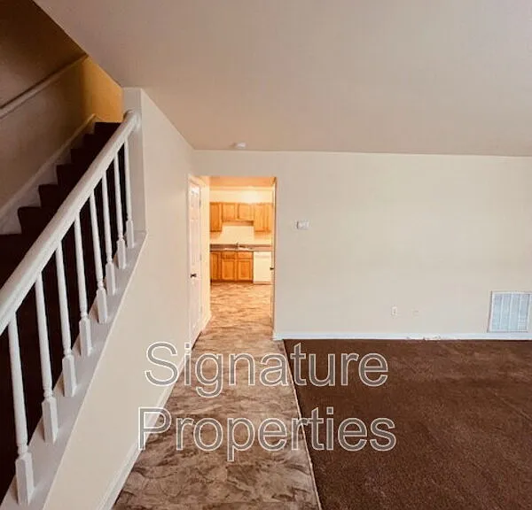555 Fairfax Ave #C — Photo 7