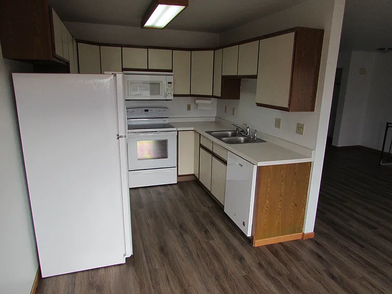 122-130 Maple Ct — Photo 7