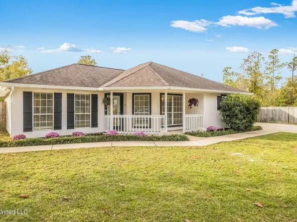 402 7th St, Bay Saint Louis, MS 39520