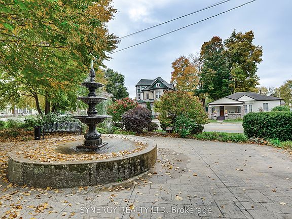 3rd image of 210 Albert St
