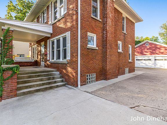 3rd image of 412 E Jefferson St