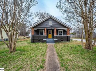 136 Lee St, Laurens, SC 29360